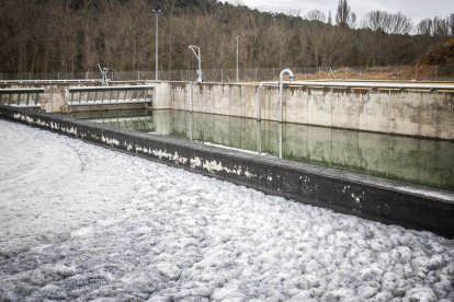 Visita de autoridades y trabajadores a las nuevas instalaciones.