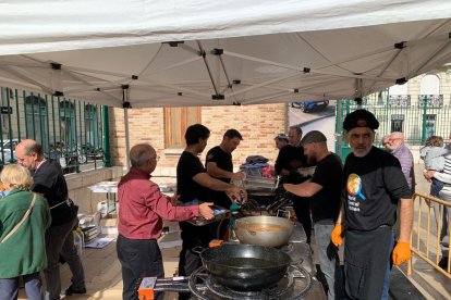 Largas colas para probar el manjar soriano