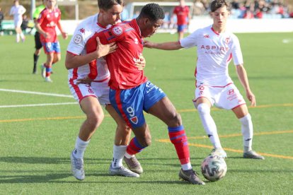 Los sorianos empataron ante el líder