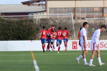 Los sorianos empataron ante el líder