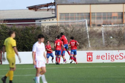 Los sorianos empataron ante el líder