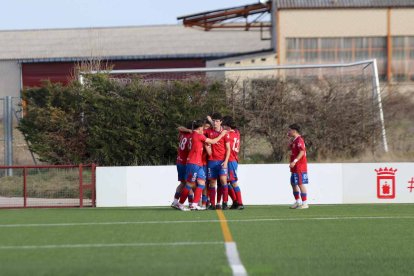 Los sorianos empataron ante el líder