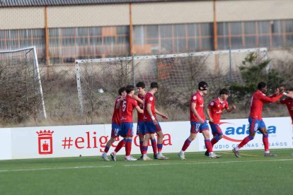 Los sorianos empataron ante el líder