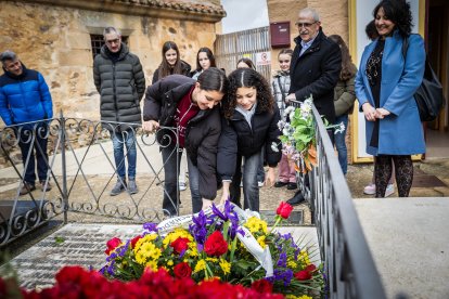 El instituto y la fundación Antonio Machado han recordado al poeta en el aniversario de su fallecimiento.