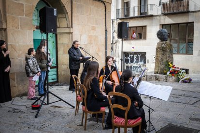El instituto y la fundación Antonio Machado han recordado al poeta en el aniversario de su fallecimiento.