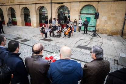 El instituto y la fundación Antonio Machado han recordado al poeta en el aniversario de su fallecimiento.