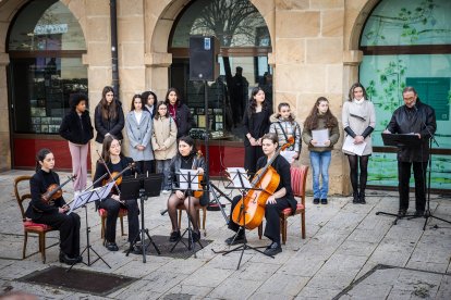 El instituto y la fundación Antonio Machado han recordado al poeta en el aniversario de su fallecimiento.