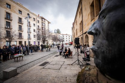 El instituto y la fundación Antonio Machado han recordado al poeta en el aniversario de su fallecimiento.