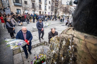 El instituto y la fundación Antonio Machado han recordado al poeta en el aniversario de su fallecimiento.