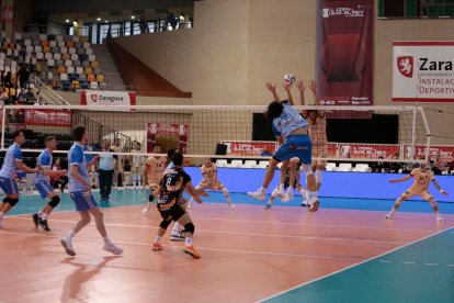 Los celestes ganan 3-0 al Melilla y pasan de ronda en la Copa del Rey.