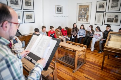 Lectura durante 12 horas en el aula del poeta del Instituto Antonio Machado.