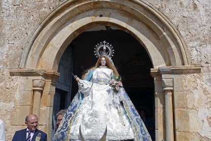 Imagen de la Virgen de Valvanera en la romería de Fuentetoba.