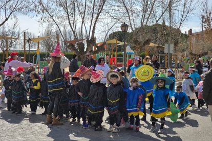 La Sardina Peñista y la Pequesardina animan la mañana.