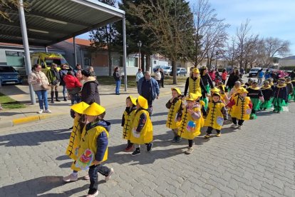 La Sardina Peñista y la Pequesardina animan la mañana.