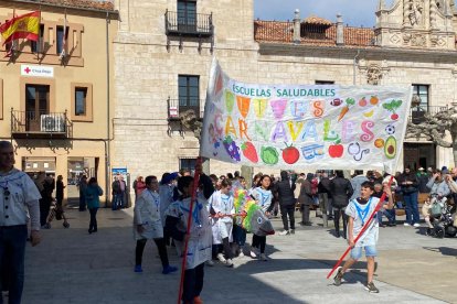 El desfile infantil de disfraces abre los actos de Carnaval en El Burgo de Osma.