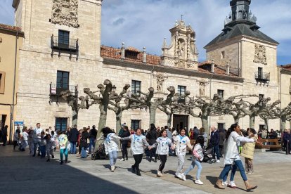 El desfile infantil de disfraces abre los actos de Carnaval en El Burgo de Osma.