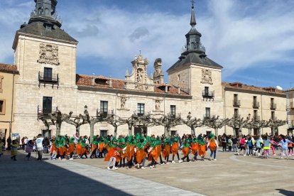 El desfile infantil de disfraces abre los actos de Carnaval en El Burgo de Osma.