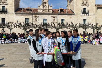 El desfile infantil de disfraces abre los actos de Carnaval en El Burgo de Osma.