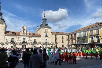 El desfile infantil de disfraces abre los actos de Carnaval en El Burgo de Osma.