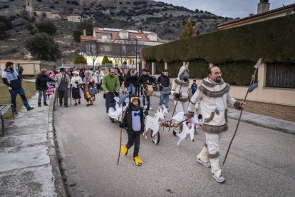 Tradición y disfraces en el Carnaval de Fuentetoba