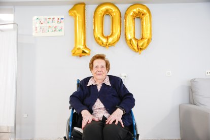 María Sánchez Moruga celebra sus 100 años desde la residencia El Parque.