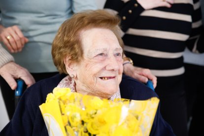 María Sánchez Moruga celebra sus 100 años desde la residencia El Parque.