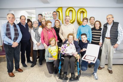 María Sánchez Moruga celebra sus 100 años desde la residencia El Parque.