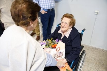 María Sánchez Moruga celebra sus 100 años desde la residencia El Parque.