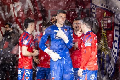 Buen partido de los rojillos bajo la nieve