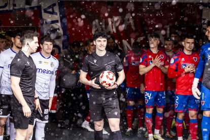 Buen partido de los rojillos bajo la nieve