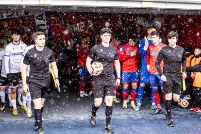 Buen partido de los rojillos bajo la nieve