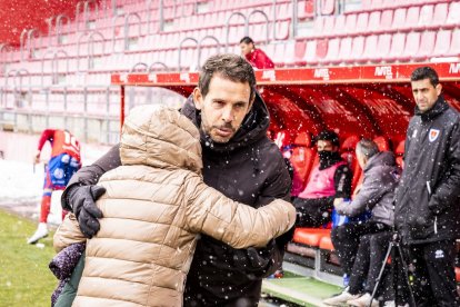 Buen partido de los rojillos bajo la nieve