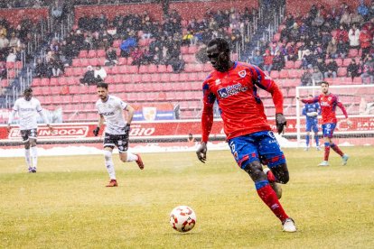 Buen partido de los rojillos bajo la nieve