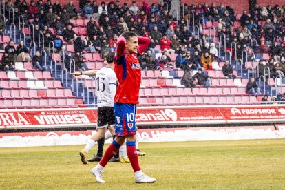 Buen partido de los rojillos bajo la nieve