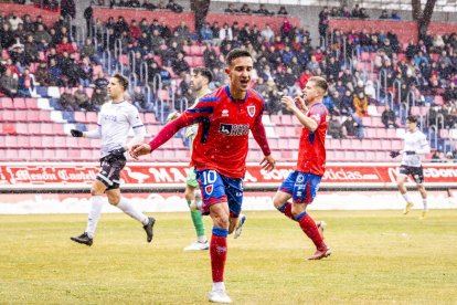 Buen partido de los rojillos bajo la nieve
