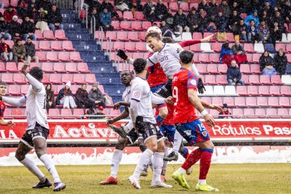 Buen partido de los rojillos bajo la nieve