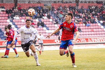 Buen partido de los rojillos bajo la nieve