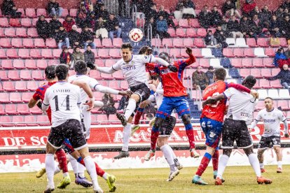 Buen partido de los rojillos bajo la nieve
