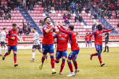Buen partido de los rojillos bajo la nieve