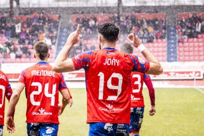 Buen partido de los rojillos bajo la nieve