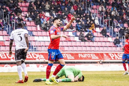 Buen partido de los rojillos bajo la nieve
