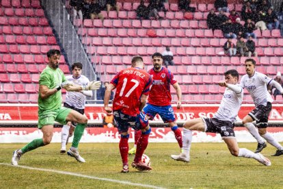 Buen partido de los rojillos bajo la nieve