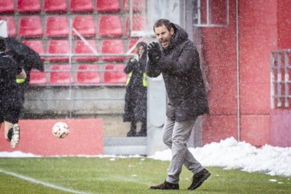 Buen partido de los rojillos bajo la nieve