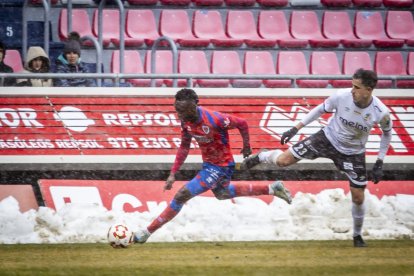 Buen partido de los rojillos bajo la nieve