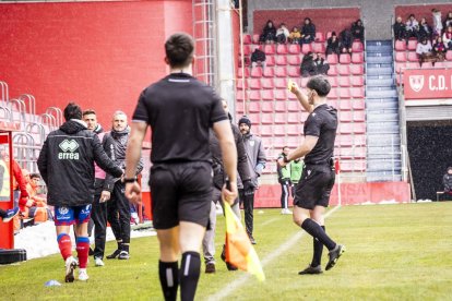 Buen partido de los rojillos bajo la nieve