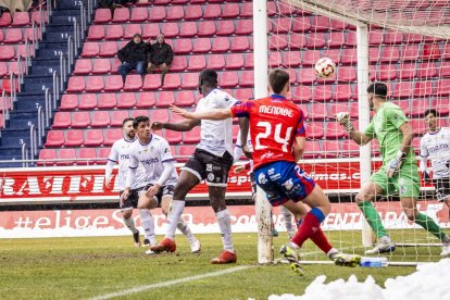 Buen partido de los rojillos bajo la nieve