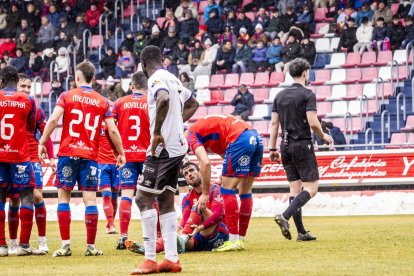 Buen partido de los rojillos bajo la nieve