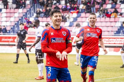 Buen partido de los rojillos bajo la nieve