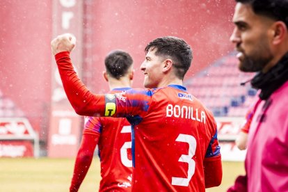 Buen partido de los rojillos bajo la nieve