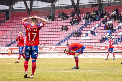 Buen partido de los rojillos bajo la nieve